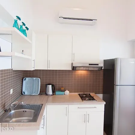 Jerko Apartment *